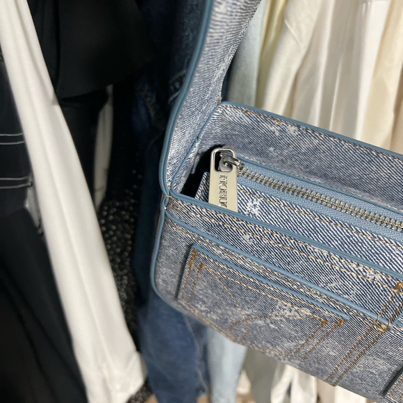 FIORUCCI Logo Light Vintage Shoulder Bag - Picture 11 of 16